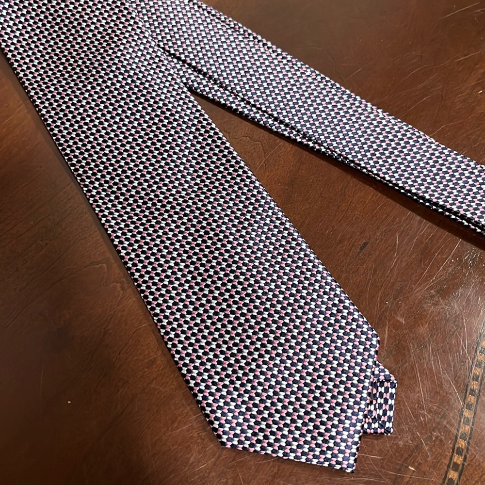 Joseph A Banks silk tie